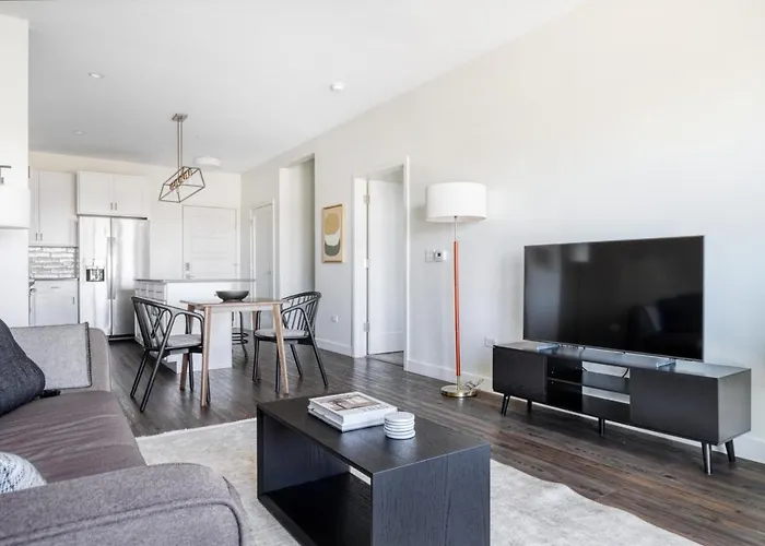 1br W Lounge Pool Gym Nr Metra Chi-865 *