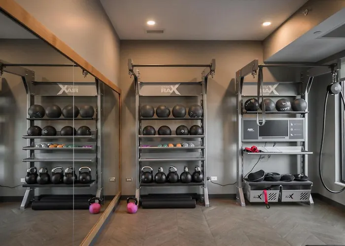 Apartment 1br W Lounge Pool Gym Nr Metra Chi-865