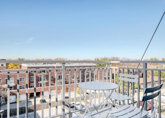 Apartment 1br W Lounge Pool Gym Nr Metra Chi-865 Elmhurst