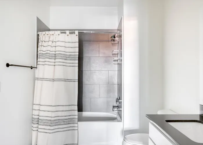 1br W Lounge Pool Gym Nr Metra Chi-865 Apartment *