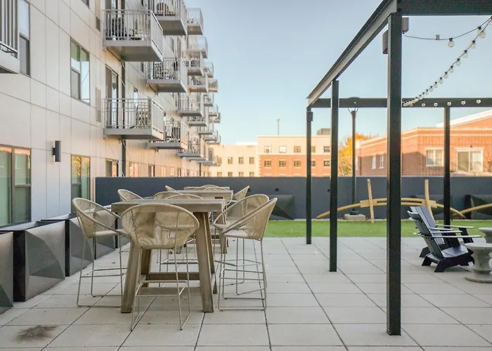 Apartment 1br W Lounge Pool Gym Nr Metra Chi-865 Elmhurst