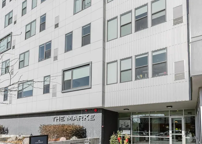 1br W Lounge Pool Gym Nr Metra Chi-865 *